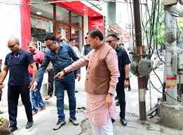 जन शिकायत की पड़ताल करने मौके पर पहुंचे सीएम, वीडियो कॉल के जरिए अधिकारियों को दिखाई स्थिति