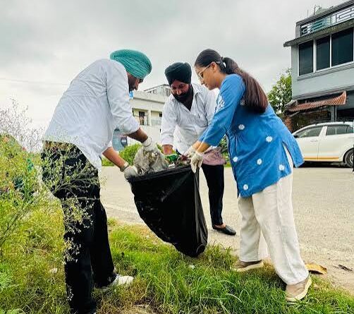 स्पर्श हिमालय विश्वविद्यालय ने स्वच्छता पखवाड़ा के तहत चलाया स्वच्छता एवं वृक्षारोपण अभियान स्पर्श हिमालय विश्वविद्यालय ने स्वच्छता पखवाड़ा के तहत चलाया स्वच्छता एवं वृक्षारोपण अभियान