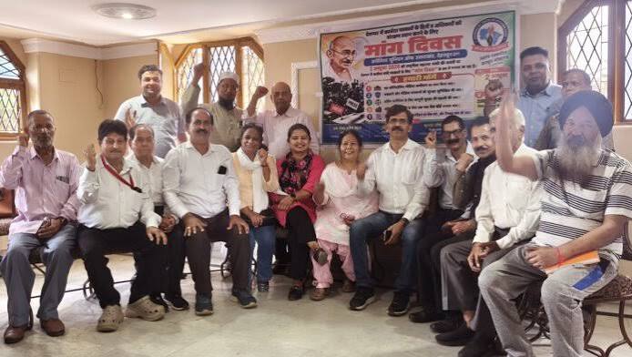 पत्रकारों के अधिकारों की सुरक्षा को जर्नलिस्ट यूनियन ने मनाया ‘मांग दिवस’, नए मीडिया आयोग, पत्रकार सुरक्षा कानून और वेज बोर्ड के गठन की मांग पत्रकारों के अधिकारों की सुरक्षा को जर्नलिस्ट यूनियन ने मनाया ‘मांग दिवस’, नए मीडिया आयोग, पत्रकार सुरक्षा कानून और वेज बोर्ड के गठन की मांग